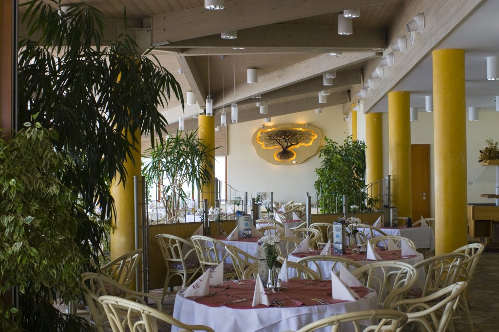 Hotel_Club_Tihany_Restaurant_1d.jpg